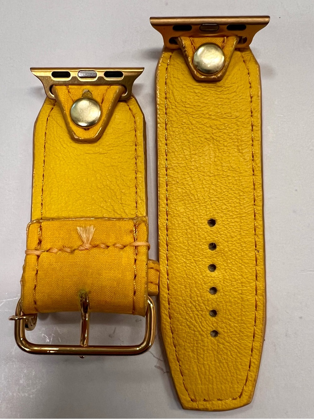 Fendi Yellow Spark*l band for Apple Watch
Small apple adapters - Picture 4 of 4